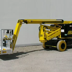 piattaforme-semoventi-a-braccio-articolato-varese-como